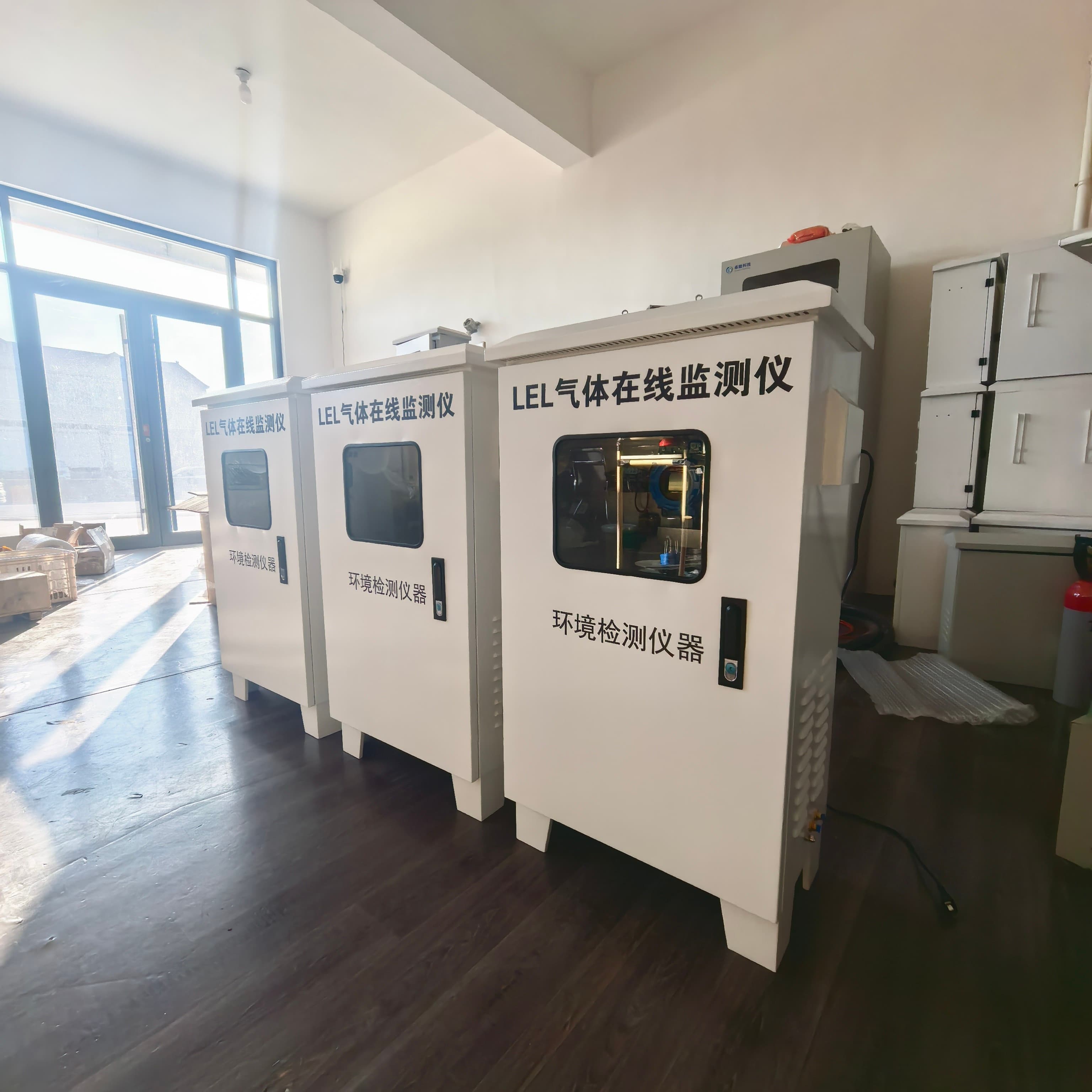 三台立式LEL气体在线监测仪