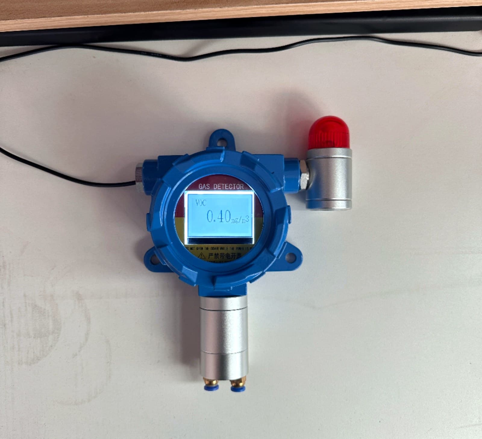 单一气体浓度探测器台面产品正面照